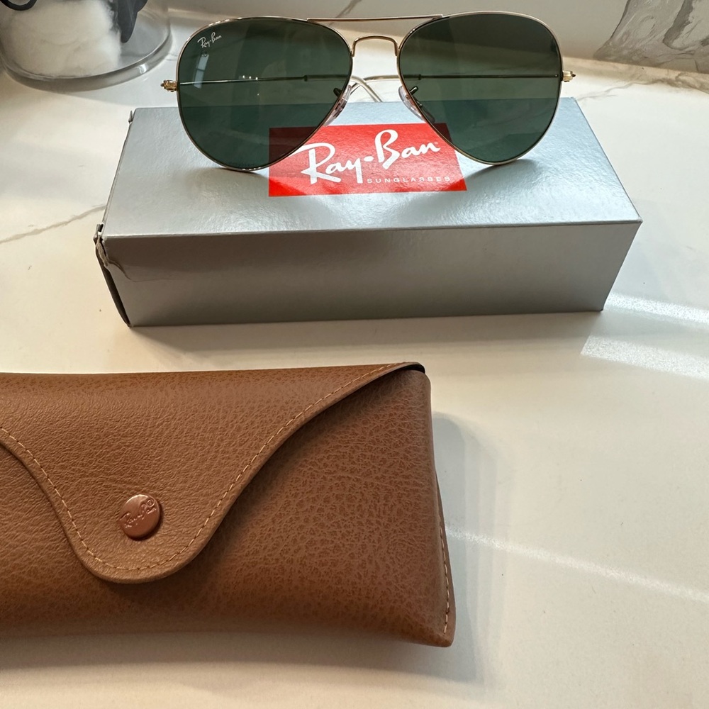 Ray-Ban Sunglasses - Picture 2 of 9